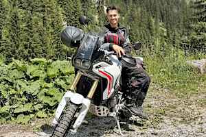 Lukas Tulovic mit kleinem Trip in die Berge