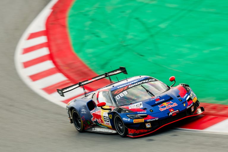 Sieg vom Red Bull Ferrari in Barcelona