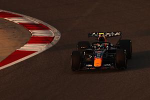 Isack Hadjar mit seinem Red Bull Racing-Boliden beim Test in Bahrain