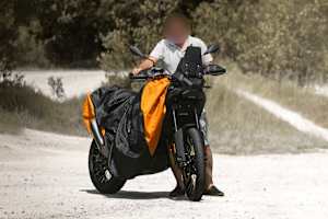 Die Frontpartie greift Elemente der großen Schwester R 1300 GS auf
