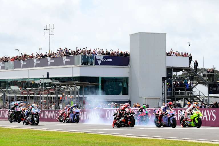 Phillip Island 2024: Marc Marquez fährt über sein Abreißvisier