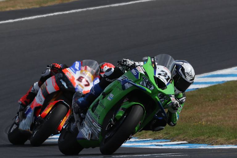 Garrett Gerloff, im Hintergrund Ducati-Pilot Alberto Surra
