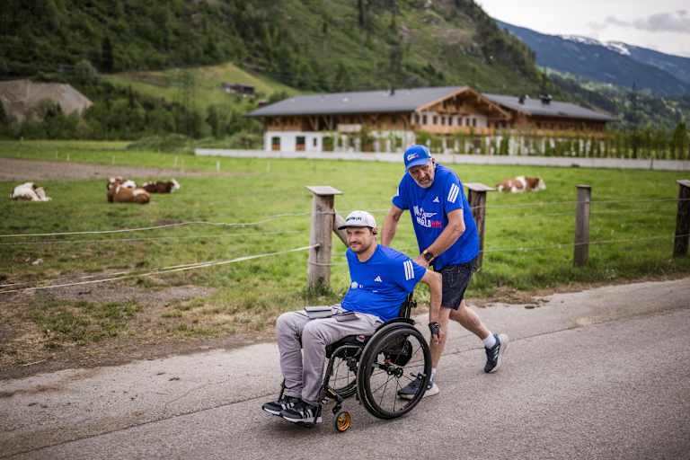 Heinz Kinigadner mit Sohn Hannes beim Wings for Life World Run
