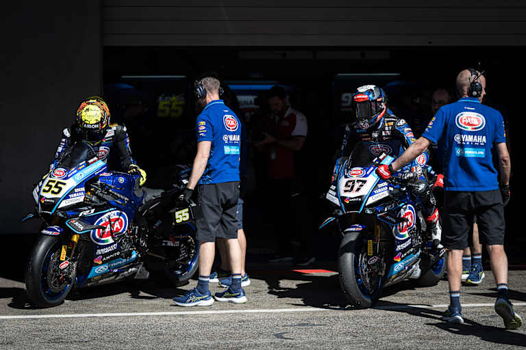 Die Yamaha-Werkspiloten Andrea Locatelli und Xavi Vierge