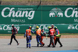 Luca Lunetta musste nach seinem Crash abtransportiert werden