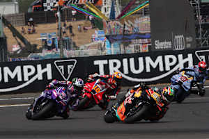 Brad Binder im Zweikampf mit Jack Miller