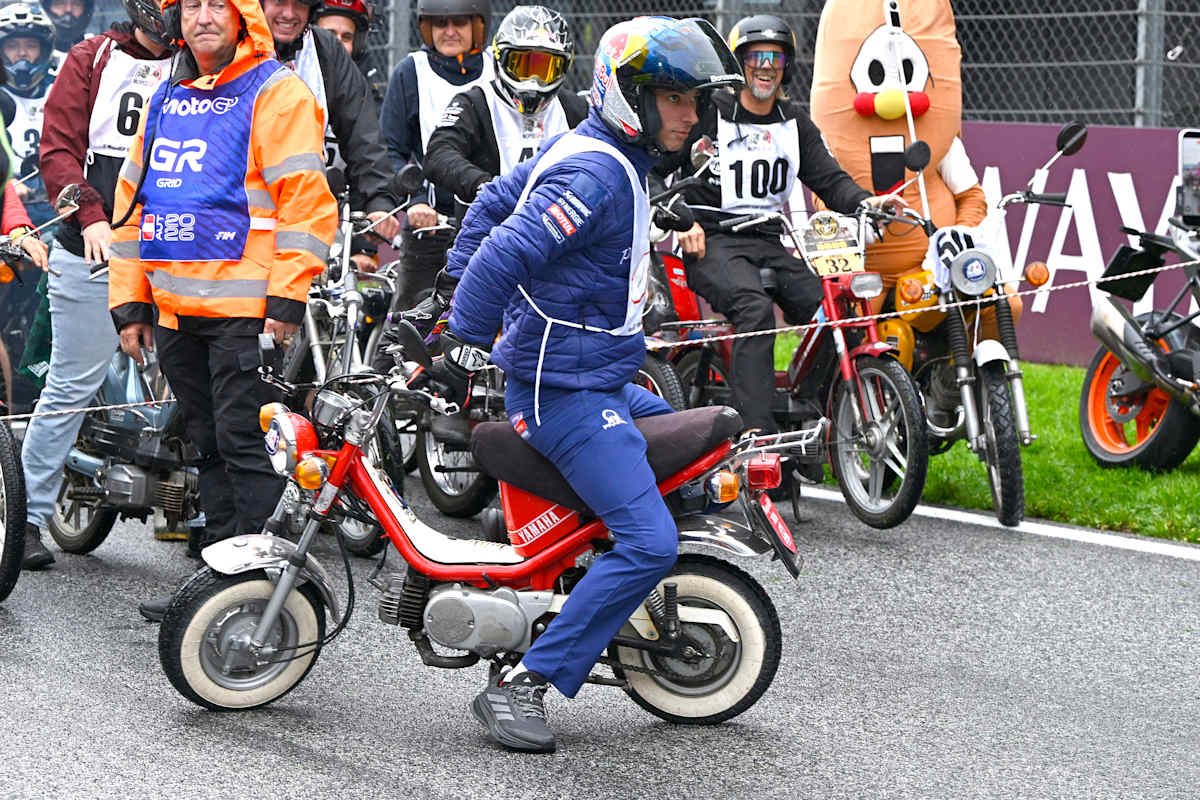 Toprak Razgatlioglu saß verkehrt auf seinem Moped