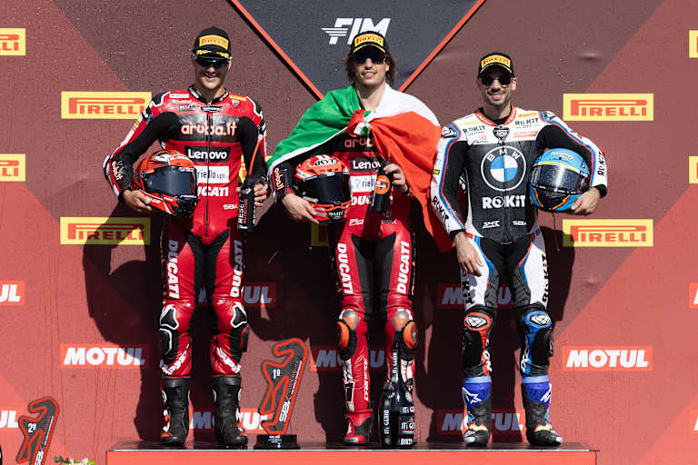 Zwei Ducati- und ein BMW-Pilot auf dem Podium
