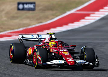 Lewis Hamilton mit seinem Ferrari