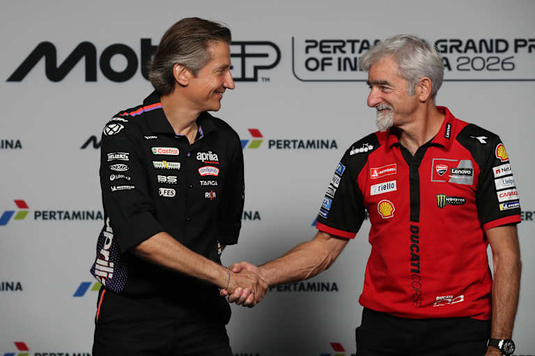 Rivola und Dall'Igna in der Pressekonferenz in Indonesien