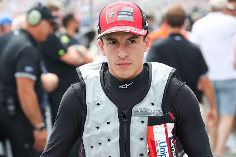Marc Marquez mit Kühlweste in Assen