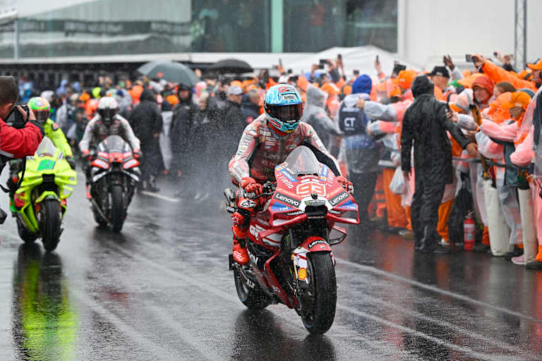 Showrunde statt Grand Prix: Der Australien-GP fiel ins Wasser