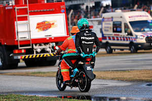 George Russell platzte der Motor, er musste per Roller zurück ins Paddock