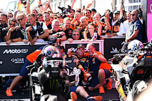 Acosta feierte mit seiner KTM-Truppe