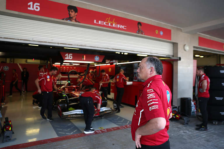 Fred Vasseur vor der Ferrari-Garage