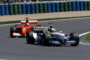2001: Ralf Schumacher im Williams vor Michael Schumacher im Ferrari
