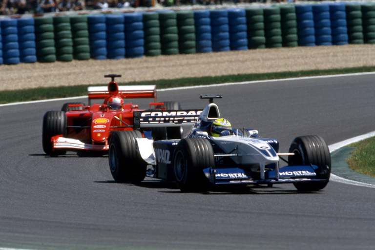2001: Ralf Schumacher im Williams vor Michael Schumacher im Ferrari