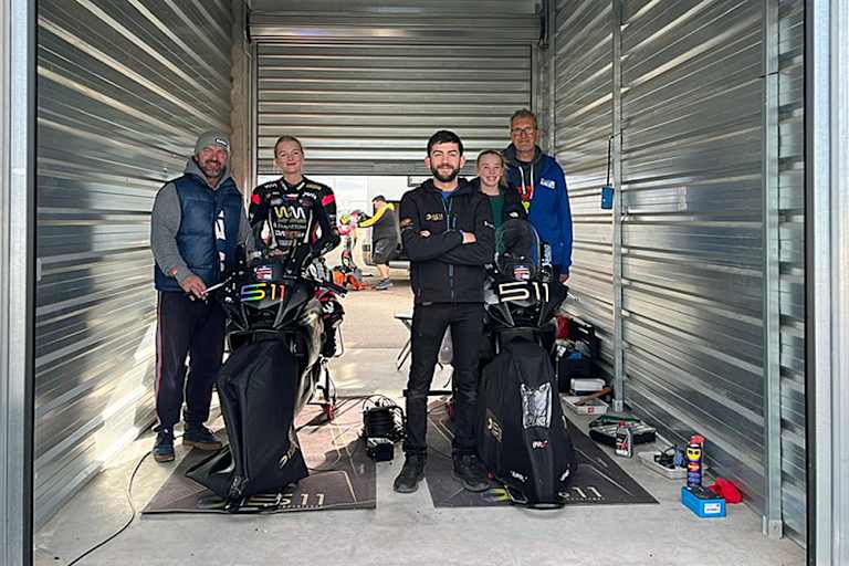 Lucy Michel (re.) mit Adela Ourednickova 