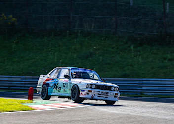 Harald Grohs steuert einen BMW M3 E30