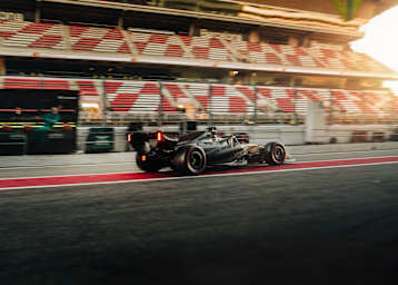 Fernando Alonso war am letzten Barcelona-Testtag im AMR26 auf der Bahn