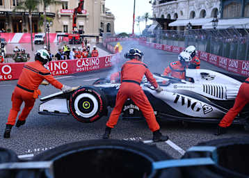 Sergio Perez' Bolide rauchte stark, aus der Bremse schlugen Flammen