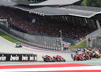 Marco Bezzecchi führte das MotoGP-Feld in die erste Kurve des Red Bull Ring
