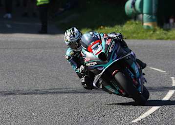 Michael Dunlop dominiert in Cookstown