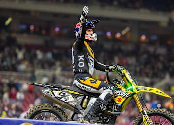 Ken Roczen feiert seinen Sieg in St. Louis