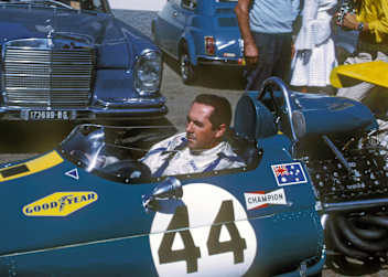 Jack Brabham 1970 mit der 44, mit welcher heute Lewis Hamilton siegt