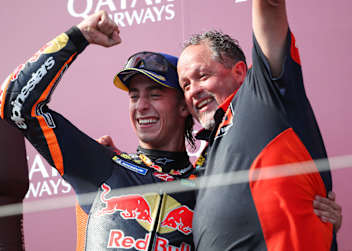 Pedro Acosta mit Crew-Chief Paul Trevathan in Spielberg