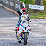 Der Finne Erno Kostamo nach einem seiner Siege in seiner finnischen Heimat