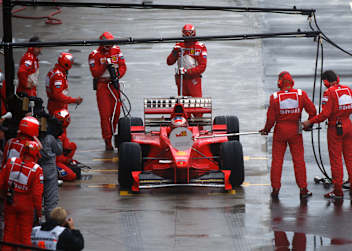 Skurriles Ende des britischen Grand Prix 1998: Schumi gewinnt – an der Box