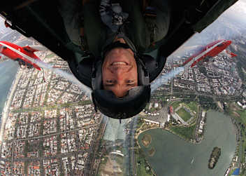 Mark Webber 2002 auf Höhenflug