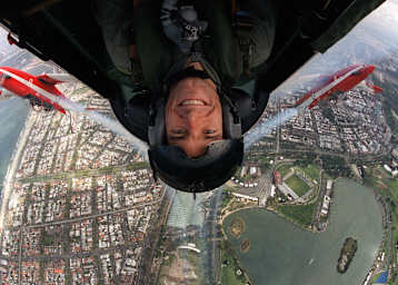 Mark Webber 2002 auf Höhenflug