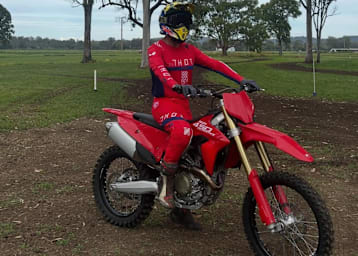 Troy Bayliss bei seiner Premiere mit der Offroad-Duc