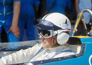 Wer ist das? Wo und wann entstand dieses Foto? Und wieso dieser Helm?