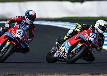 Die ZXMOTO-Piloten Valentin Debise und Federico Caricasulo (v.l.) 