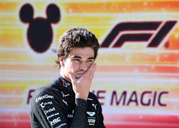 Lance Stroll, wie immer prächtig gelaunt vor dem Gang zu den Journalisten