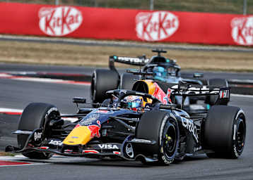 Max Verstappen verunfallte später im Rennen mit einem Problem am Heckflügel