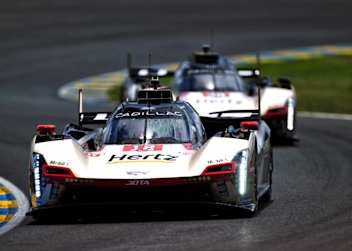 Führt in Le Mans: Der Cadillac V-Series.R