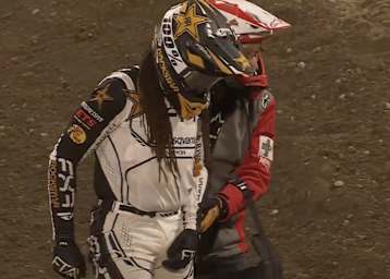 Malcolm Stewart wurde in Anaheim von der Medical Crew versorgt