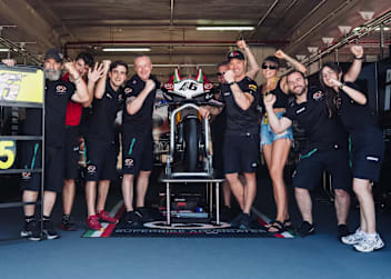 Im Laufe der SBK-WM 2026 wuchs Advocates Racing zu einem Team zusammen