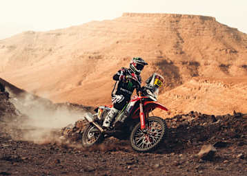 Tosha Schareina holt den ersten Etappensieg von Honda bei der Dakar 2026
