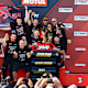 Yari Montella (Ducati) im Kampf mit den Lowes-Twins: Sam bereits besiegt