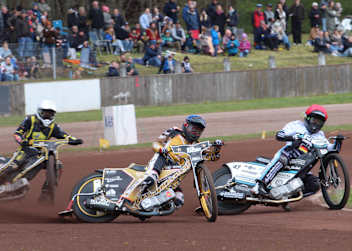 Norick Blödorn (blau) gegen Erik Riss (rot)