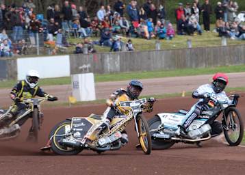 Norick Blödorn (blau) gegen Erik Riss (rot)