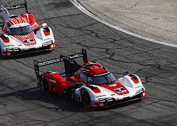 Die beiden Werks-Porsche 963