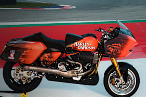 Zum Einsatz kommen rennfertige Harley-Davidson-Road-Glide-Motorräder