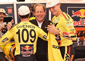 Lucas und Sacha Coenen mit Roger DeCoster