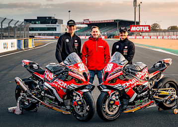 Bunt gemischtes EWC-Team